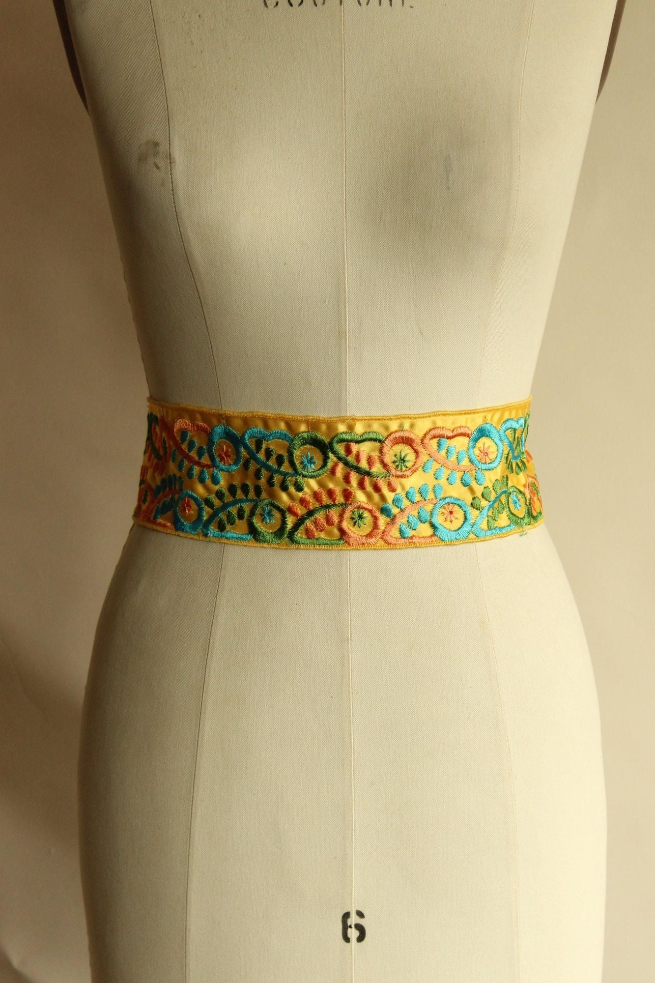 Vintage 1980s 1990s Folk Art Yellow Satin Floral Embroidered Wide Belt
