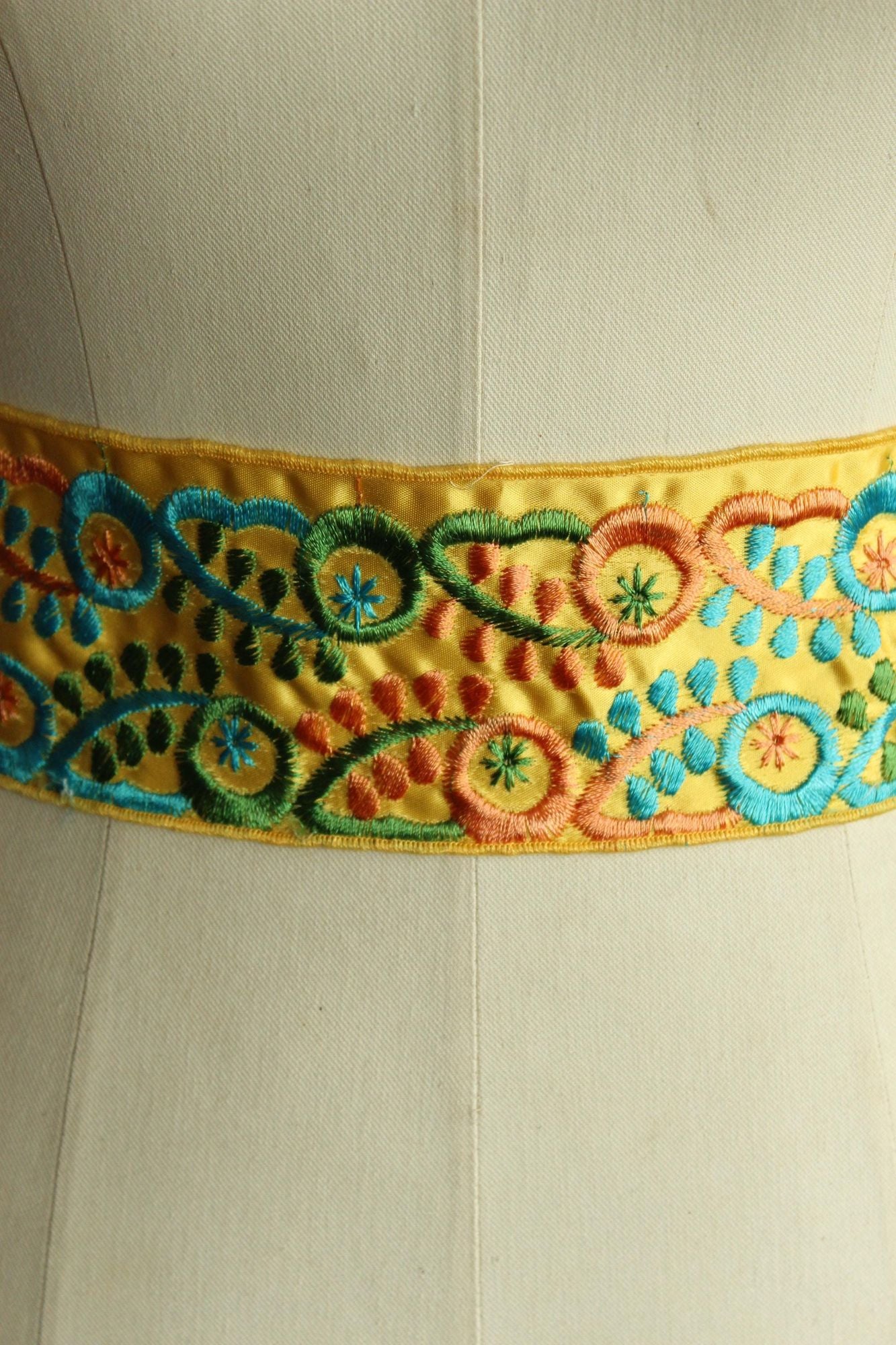 Vintage 1980s 1990s Folk Art Yellow Satin Floral Embroidered Wide Belt