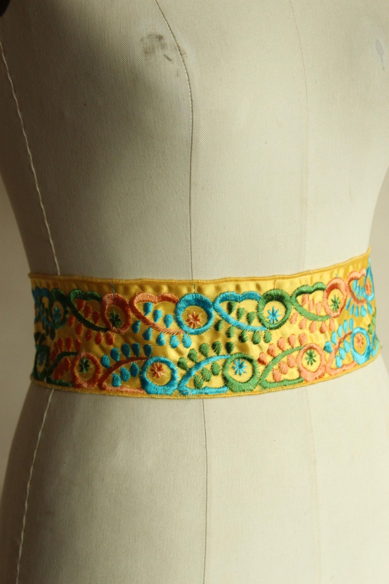Vintage 1980s 1990s Folk Art Yellow Satin Floral Embroidered Wide Belt
