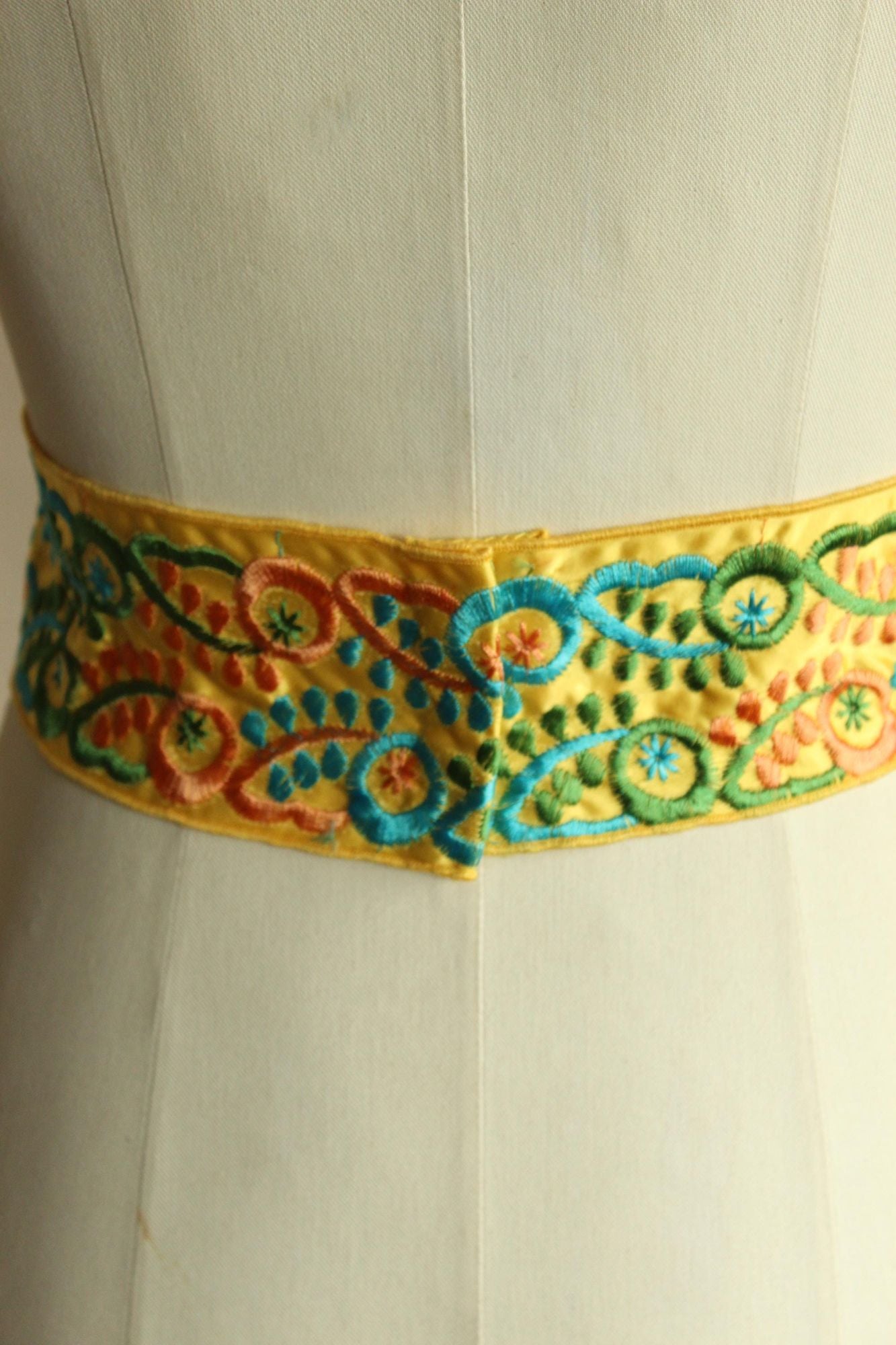 Vintage 1980s 1990s Folk Art Yellow Satin Floral Embroidered Wide Belt
