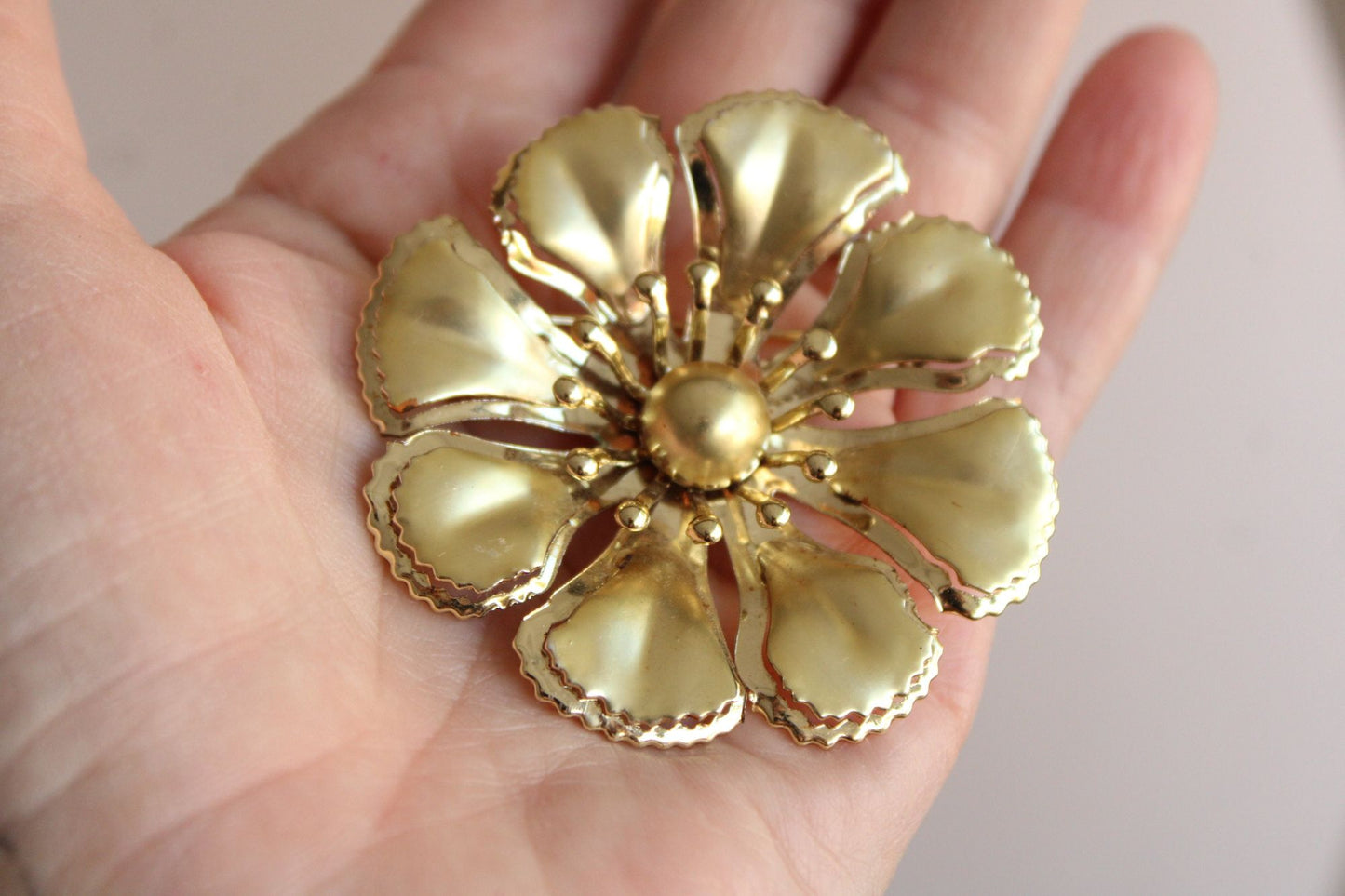 Vintage 1960s Flower in Gold Tone Metal Brooch