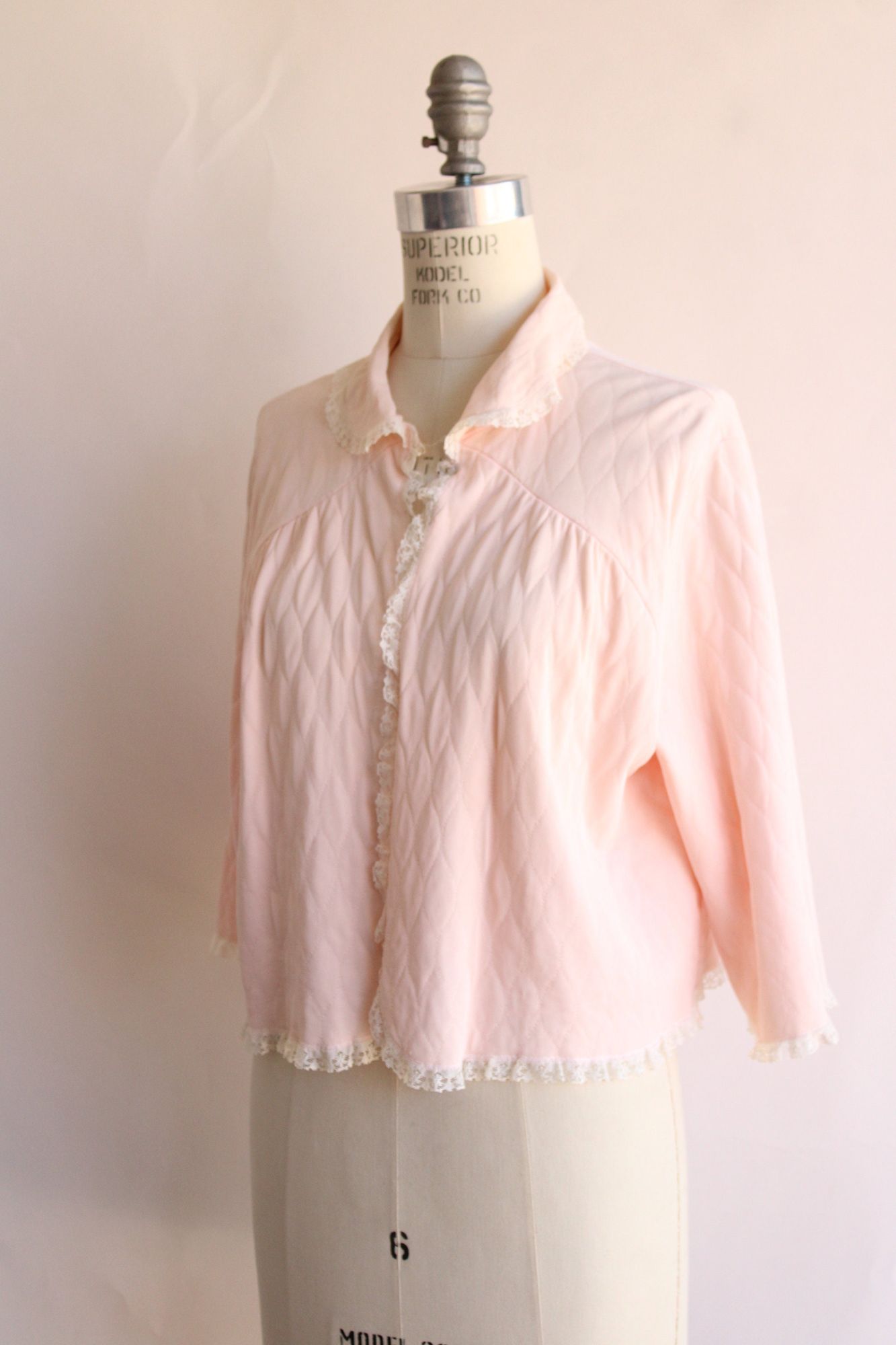 Vintage 1960s 1970s  Penneys Gaymode Pink Quilted Bed Jacket