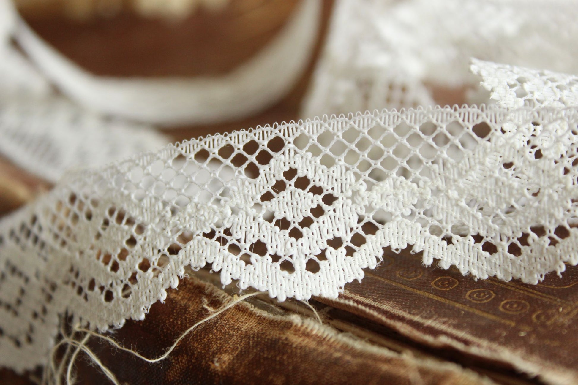Vintage Lace Trim, White 7/8" Wide, 3 Yards