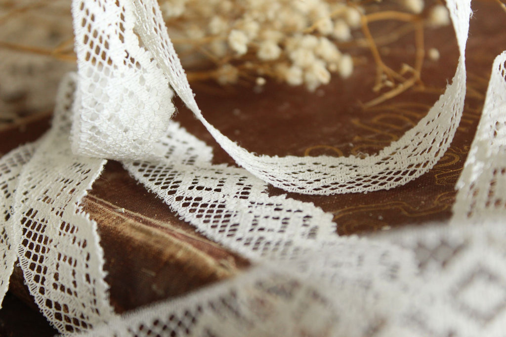 Vintage Lace Trim, White 7/8" Wide, 3 Yards