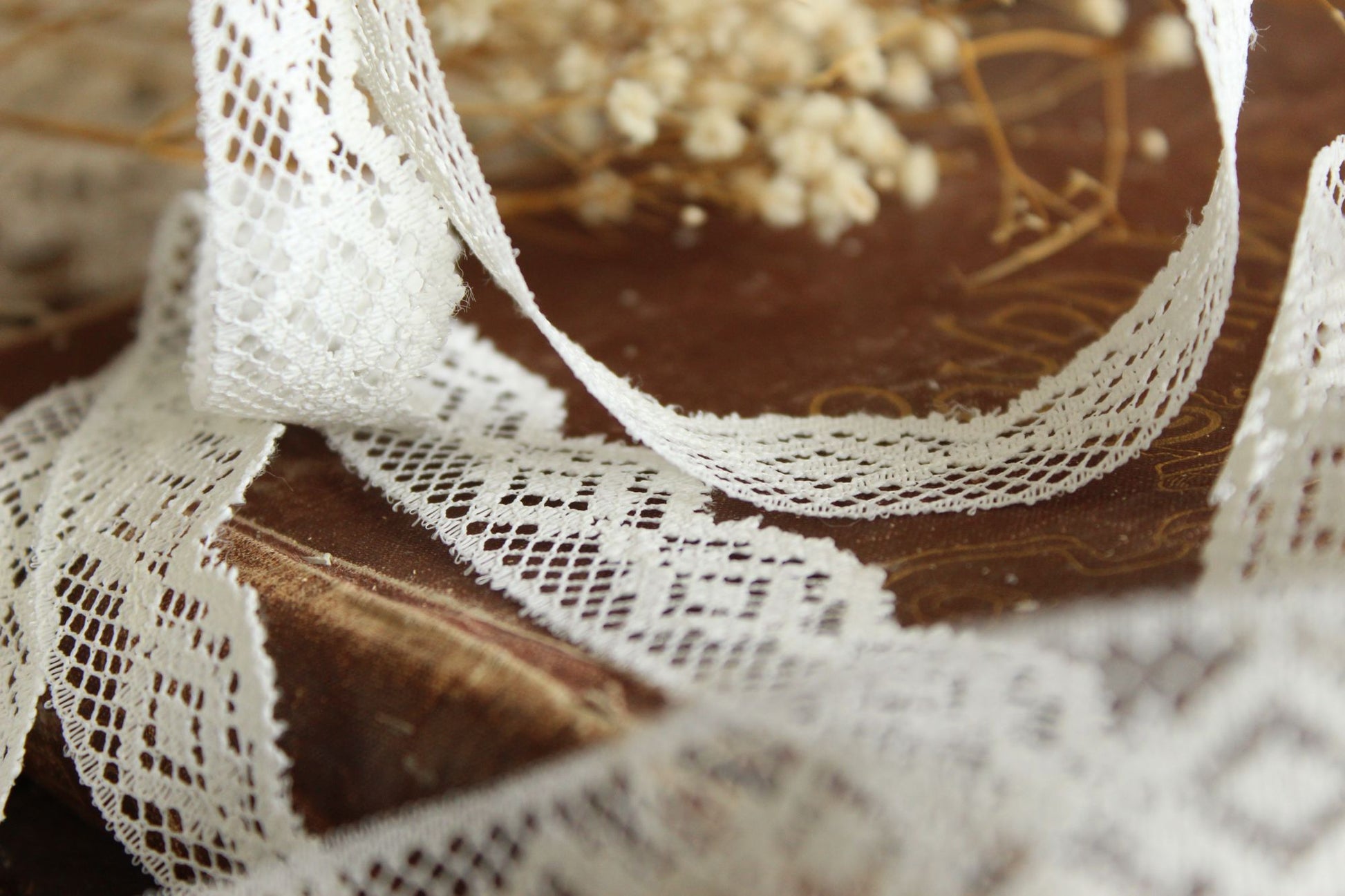 Vintage Lace Trim, White 7/8" Wide, 3 Yards