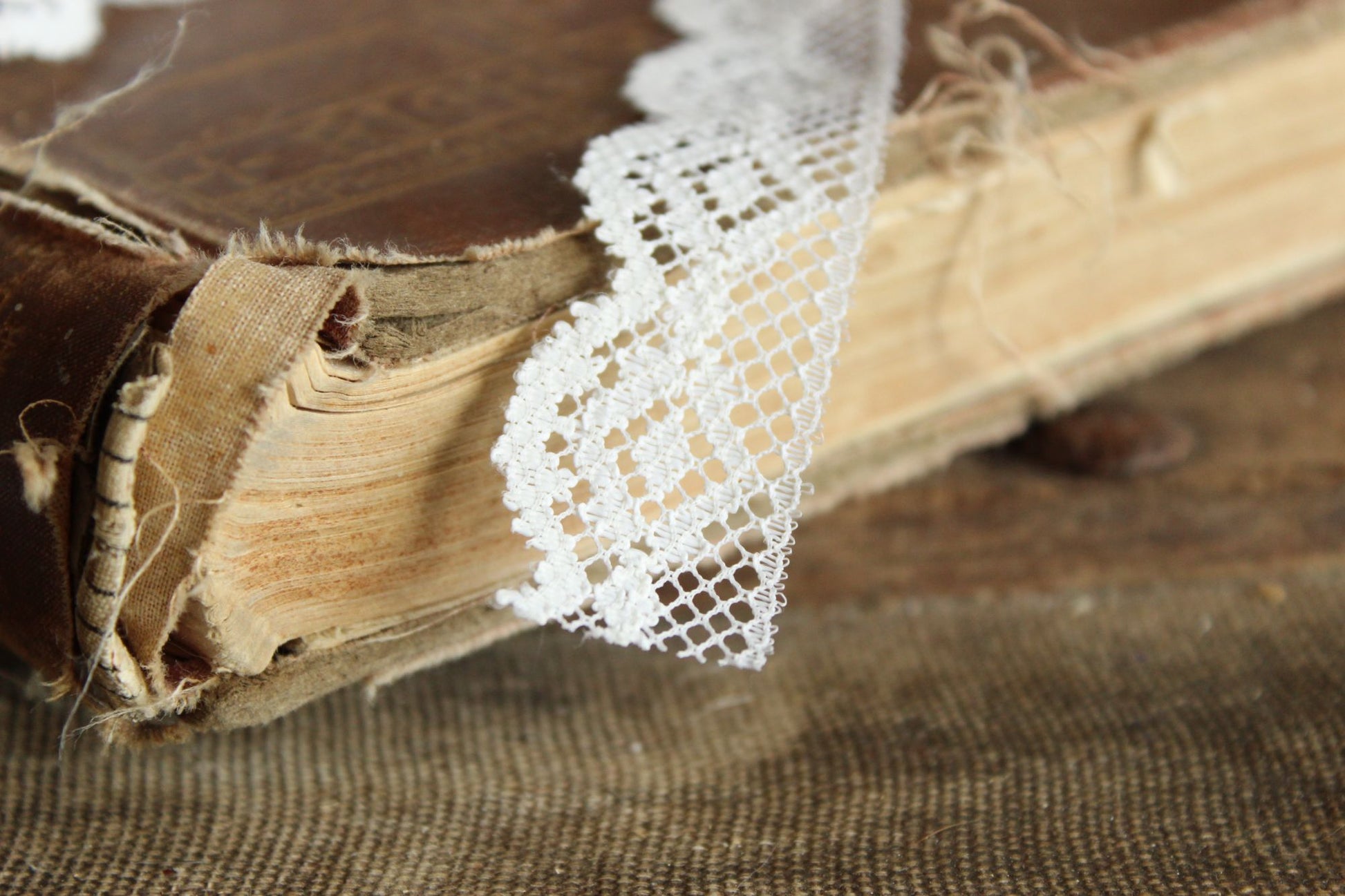 Vintage Lace Trim, White 7/8" Wide, 3 Yards