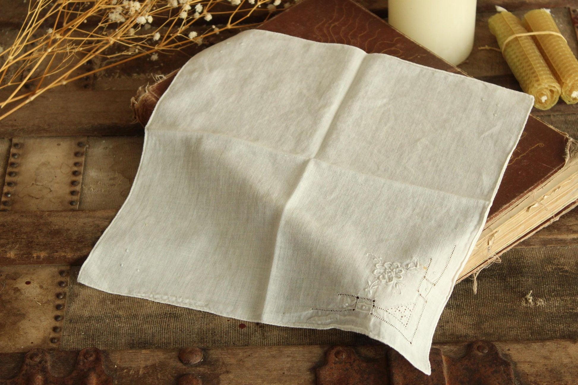 Vintage 1930s 1940s Embroidered White Linen Handkerchief