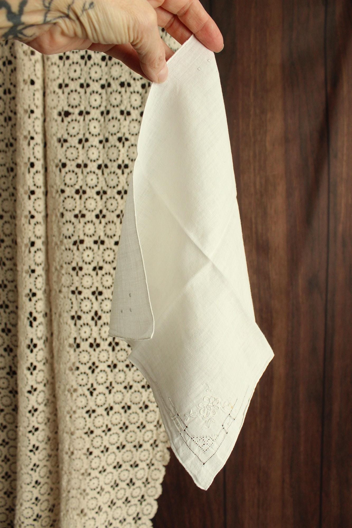 Vintage 1930s 1940s Embroidered White Linen Handkerchief