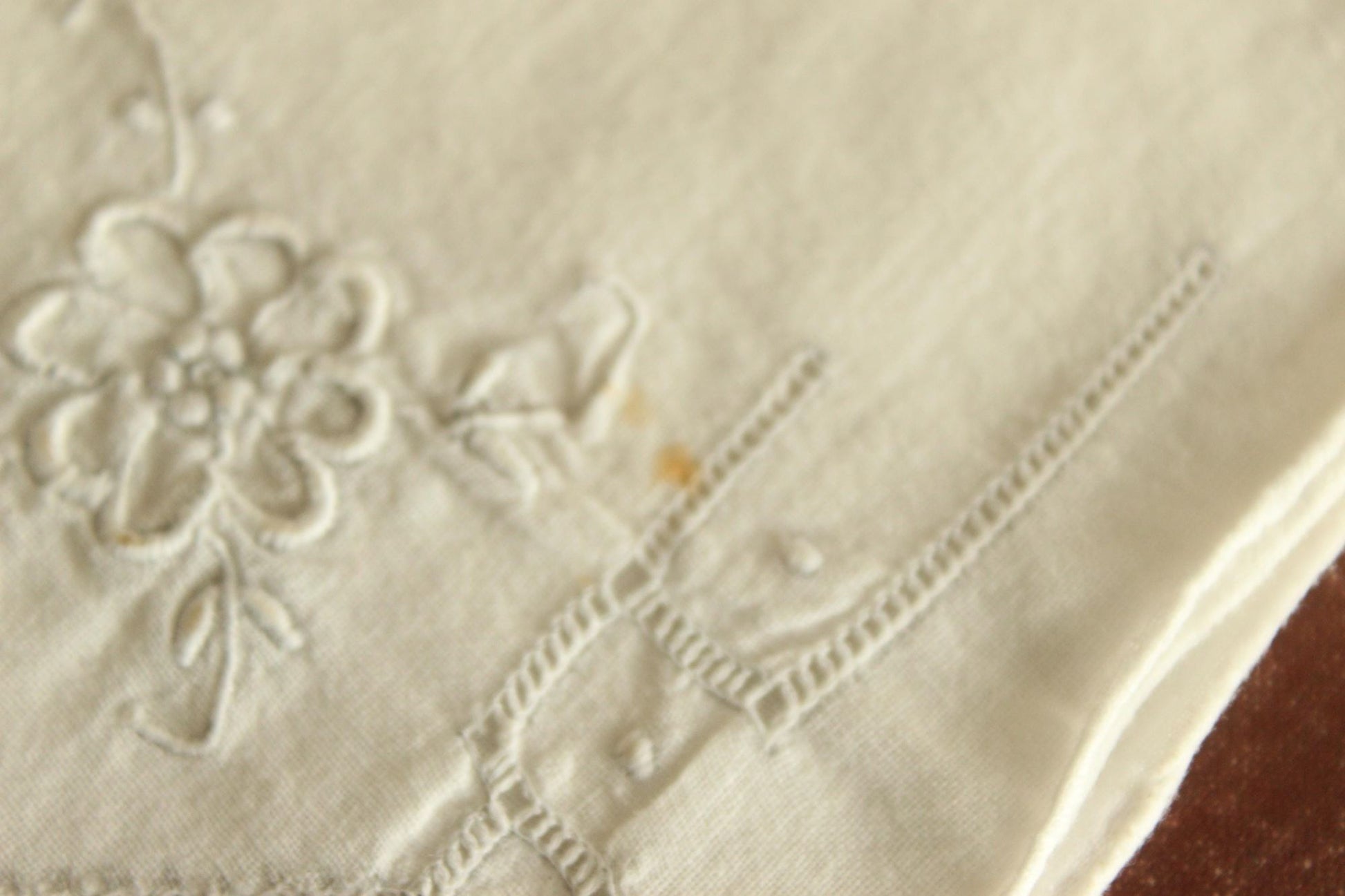Vintage 1930s 1940s Embroidered White Linen Handkerchief