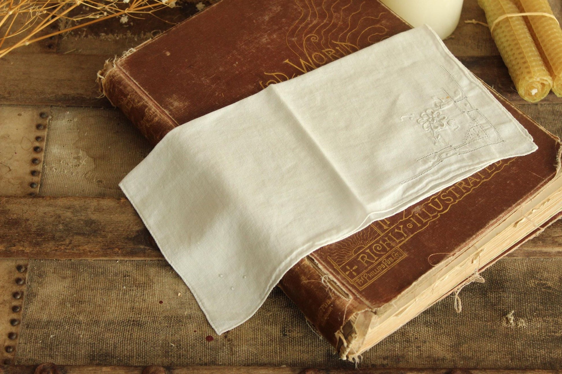 Vintage 1930s 1940s Embroidered White Linen Handkerchief