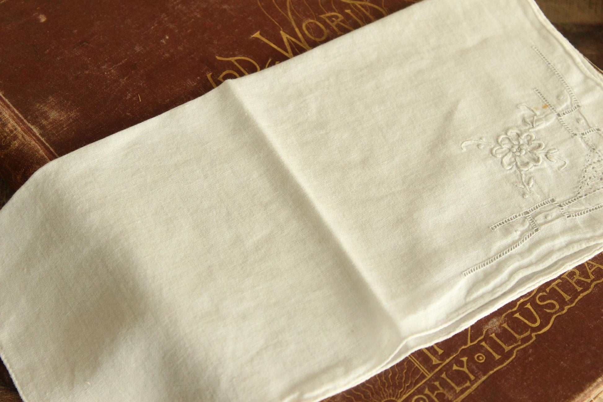 Vintage 1930s 1940s Embroidered White Linen Handkerchief