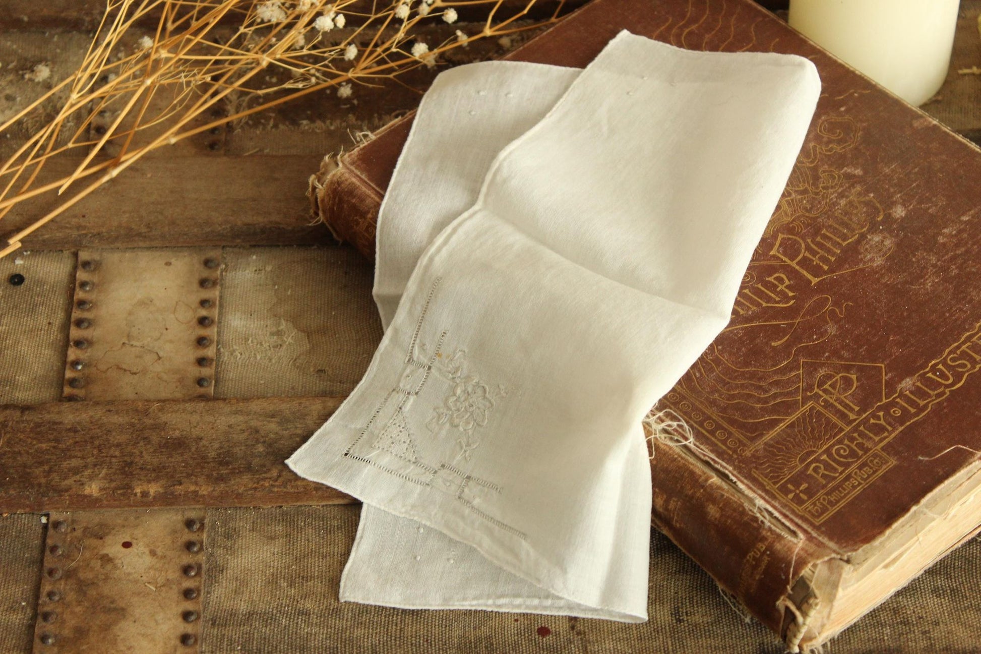 Vintage 1930s 1940s Embroidered White Linen Handkerchief