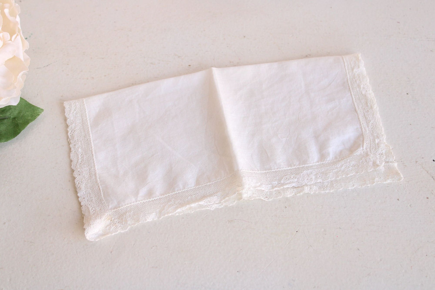 Vintage 1930s 1940s  White Linen with Lace Trim Handkerchief