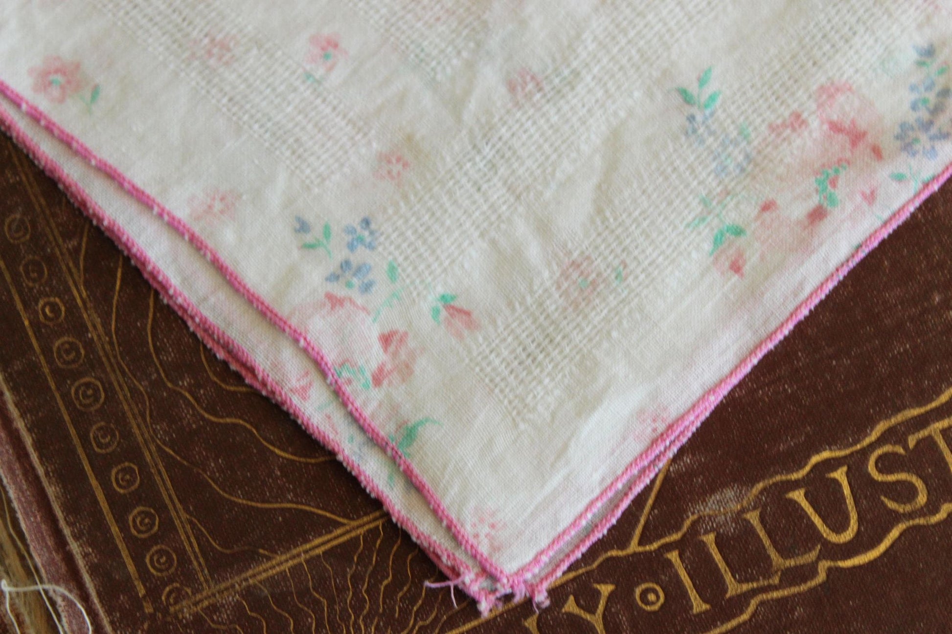 Vintage 1950s Blue and Pink Cabbage Roses and Forget Me Nots Handkerchief