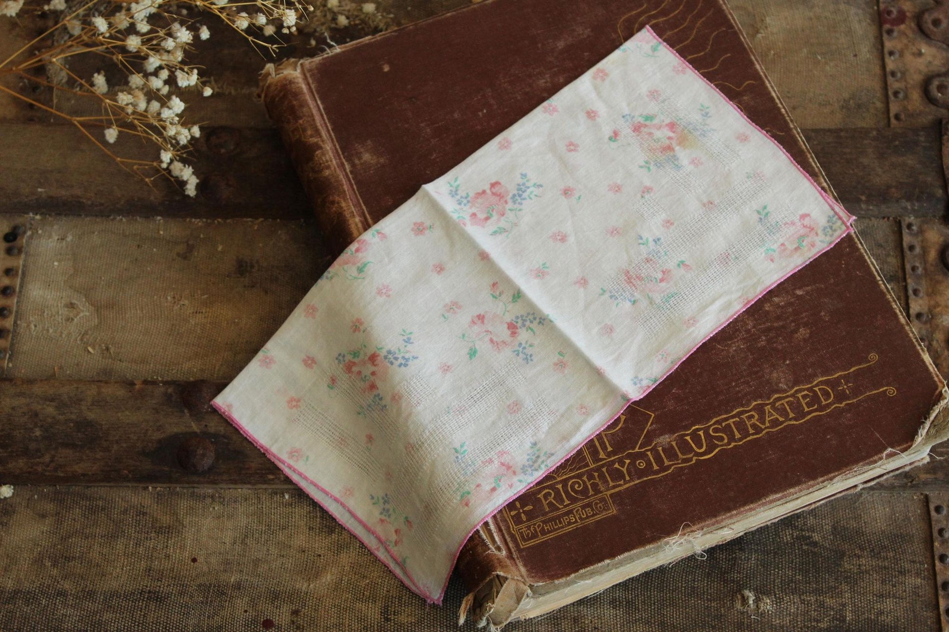 Vintage 1950s Blue and Pink Cabbage Roses and Forget Me Nots Handkerchief