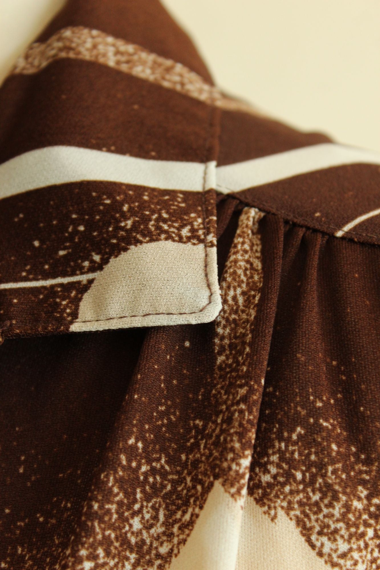 Vintage 1970s Brown and White Floral Print Blouse