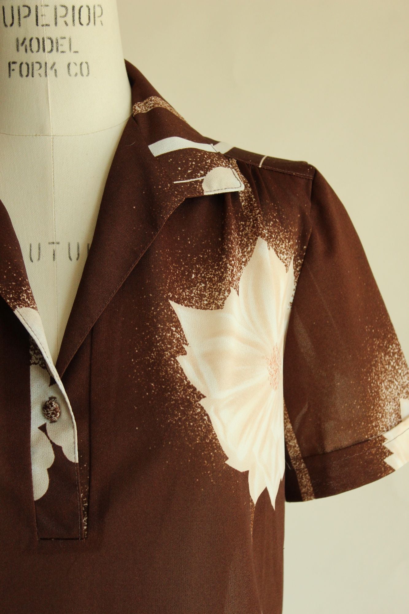 Vintage 1970s Brown and White Floral Print Blouse