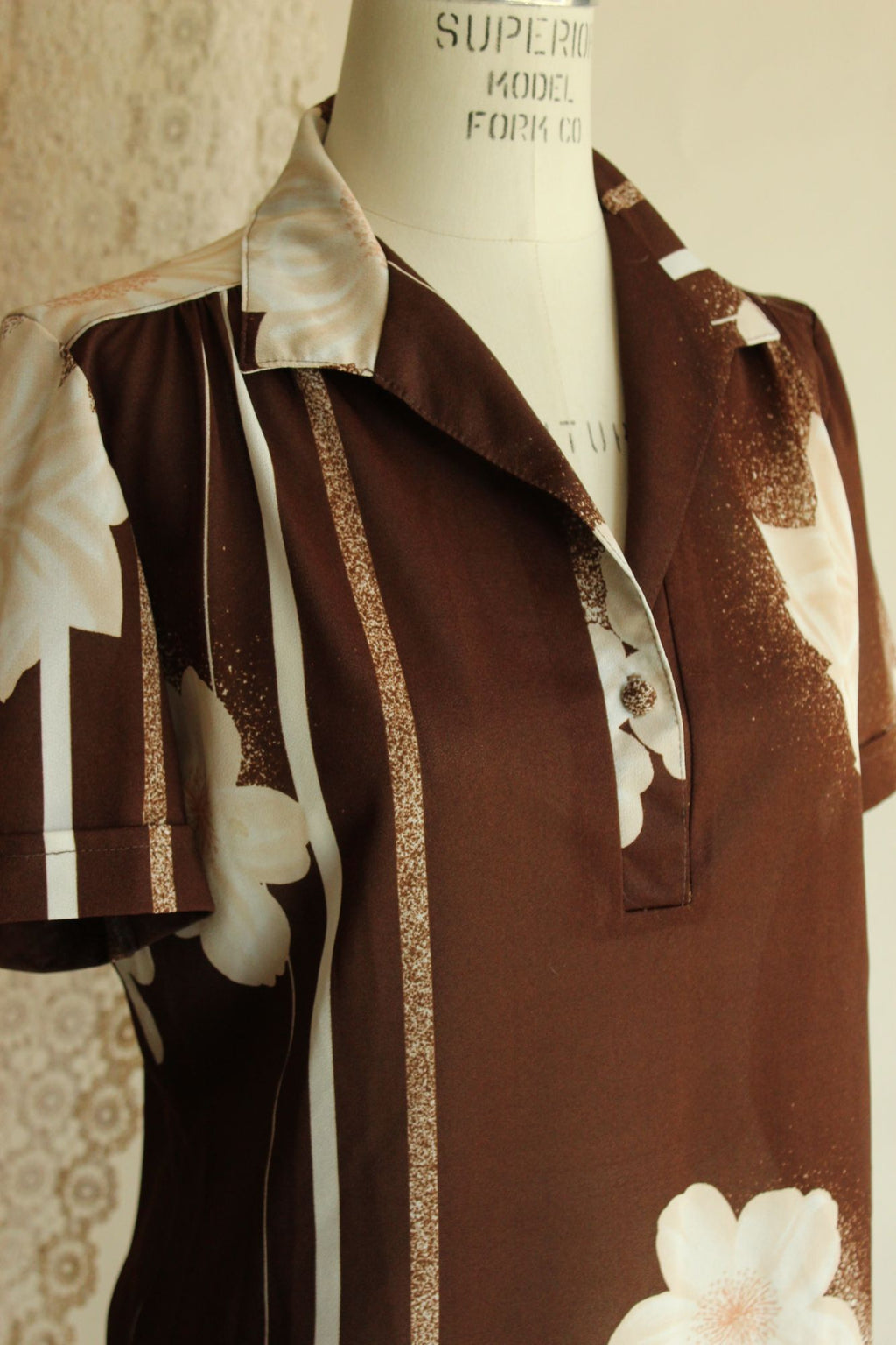 Vintage 1970s Brown and White Floral Print Blouse
