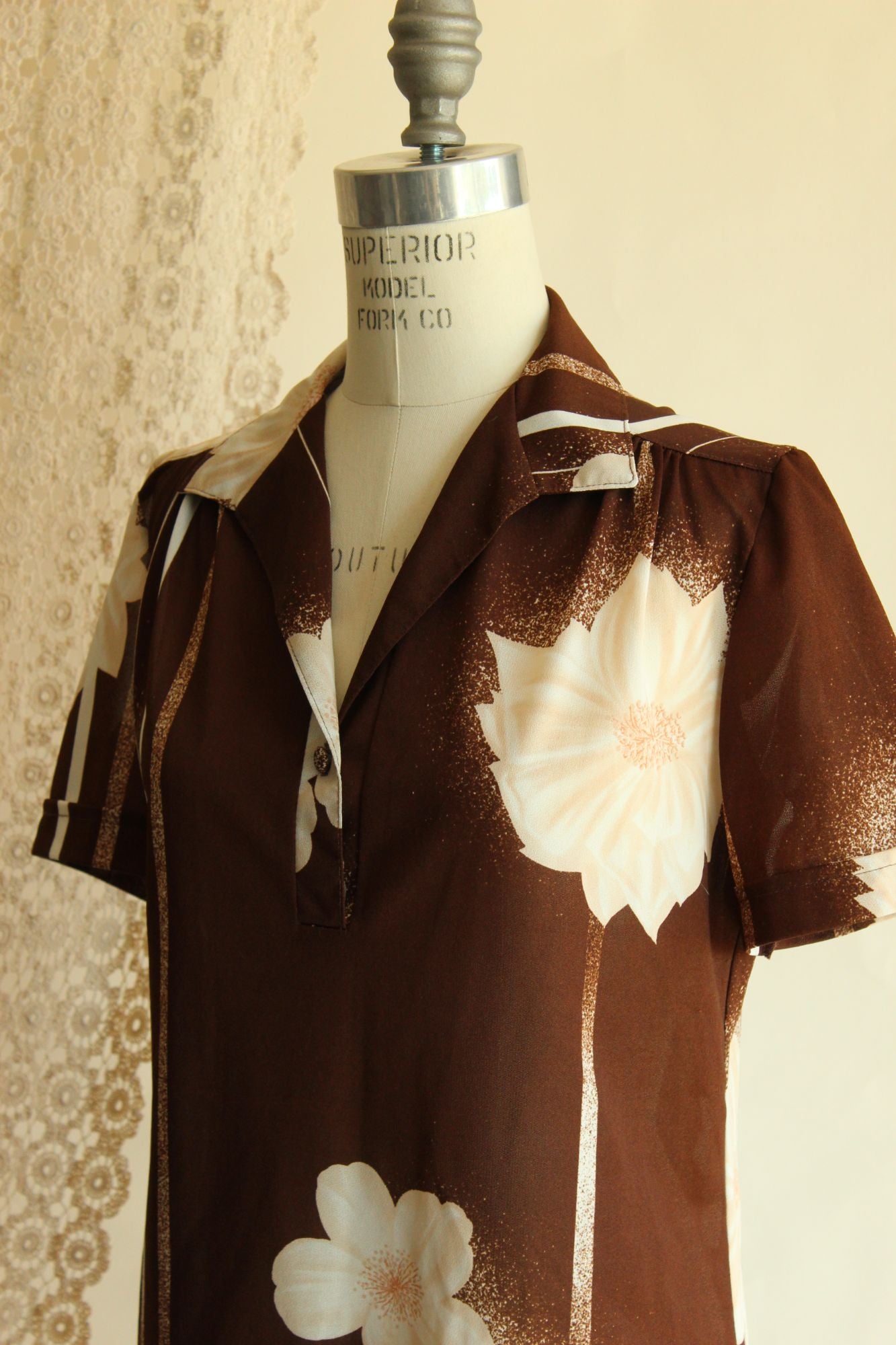 Vintage 1970s Brown and White Floral Print Blouse