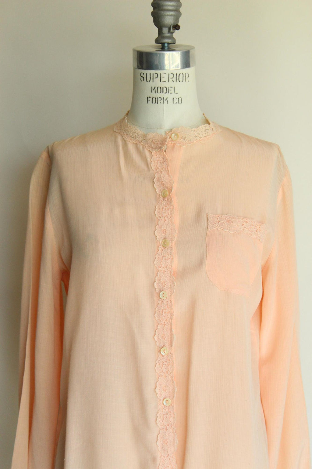 Vintage 1970s 1980s Miss Capri Peach Shirt with Lace Trim