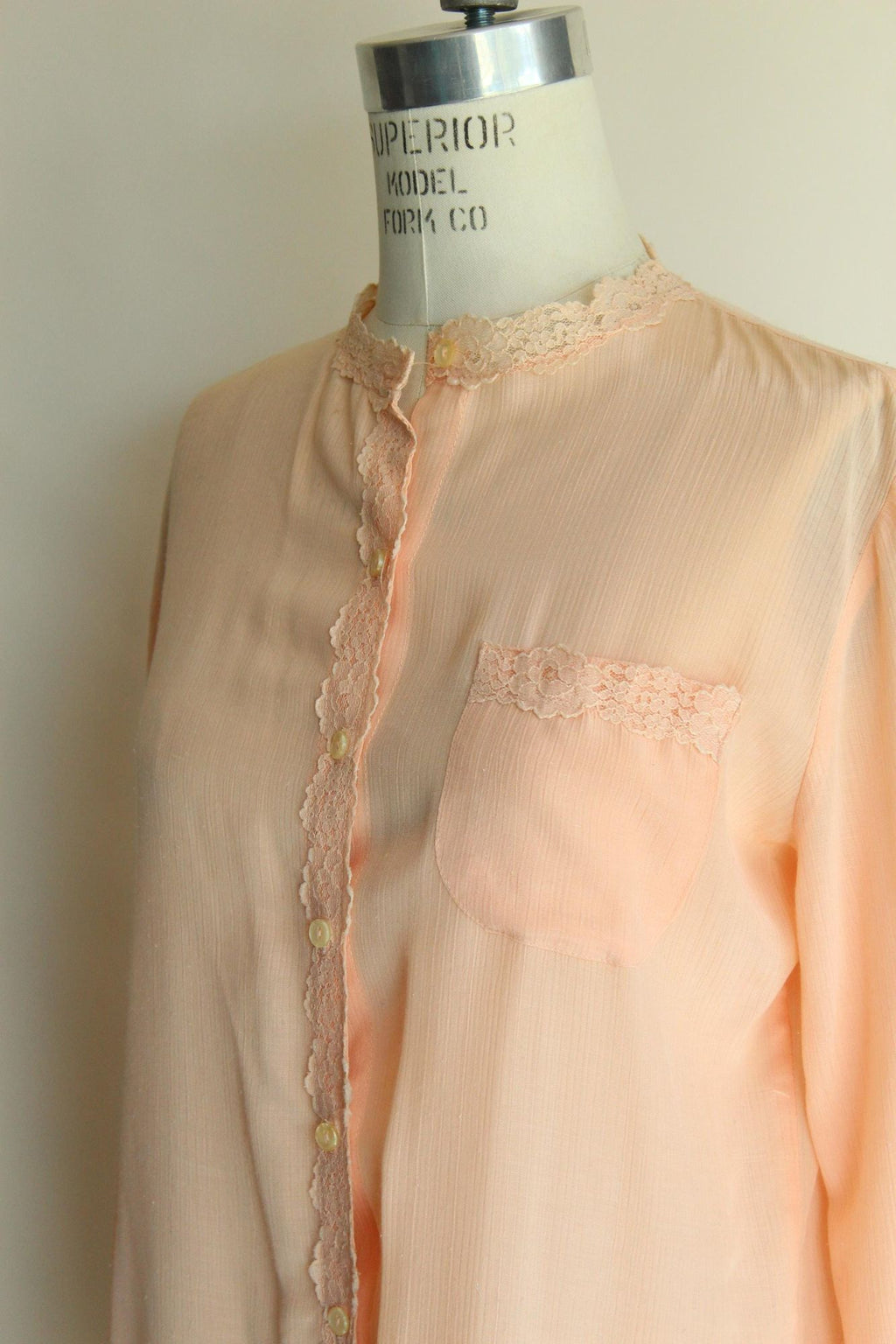 Vintage 1970s 1980s Miss Capri Peach Shirt with Lace Trim