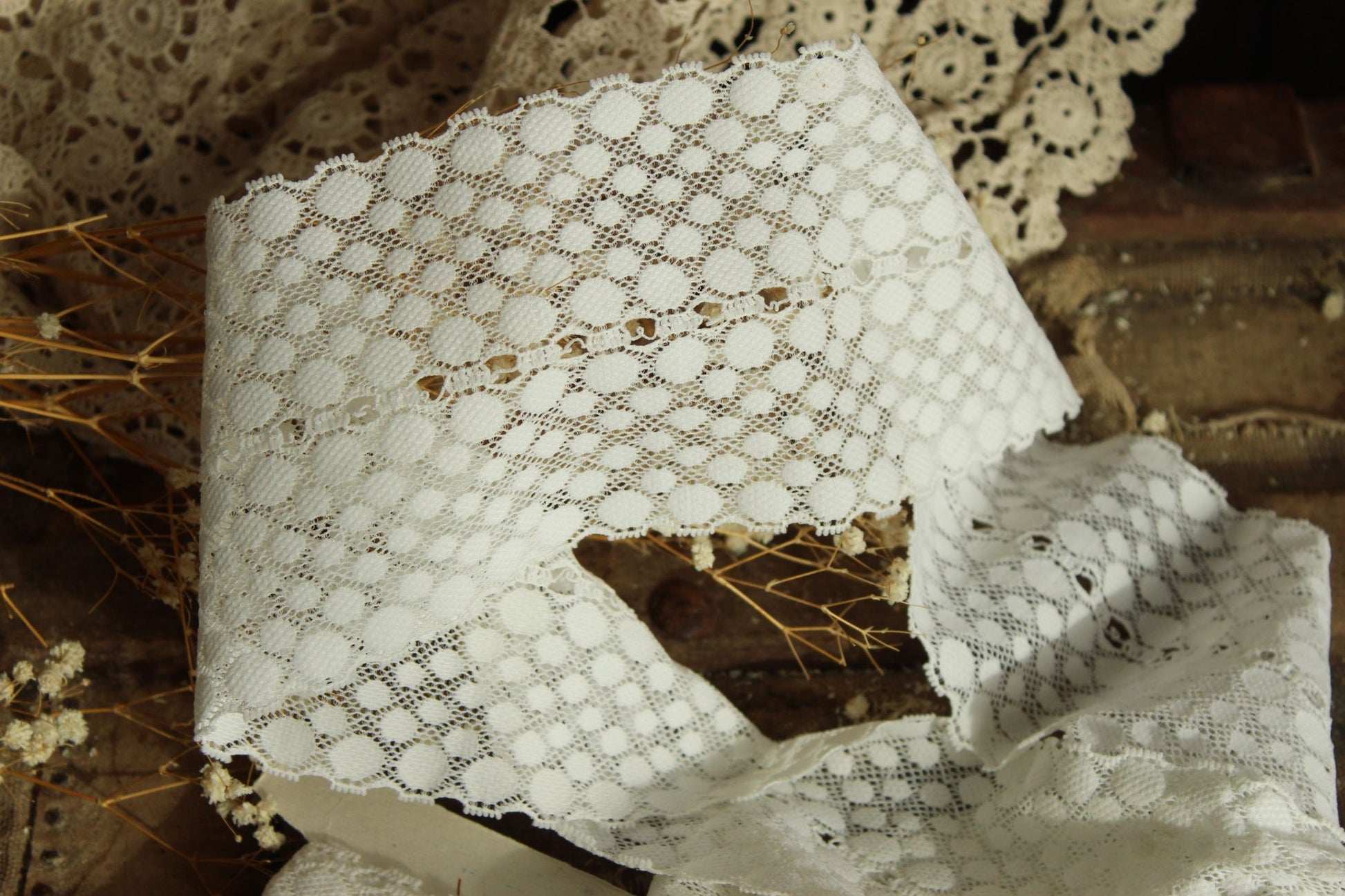 Vintage 1980s 1990s Stretch Lace Trim, White, 2 yards, 6.75" wide