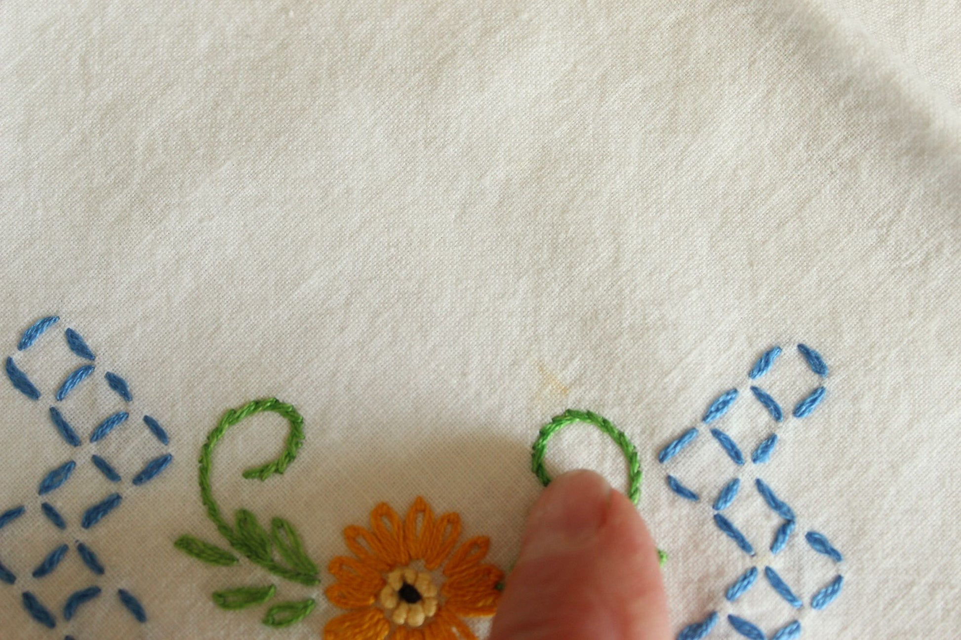 Vintage 1960s 1970s White Cotton With Embroidered Flowers and Fringe Hankie