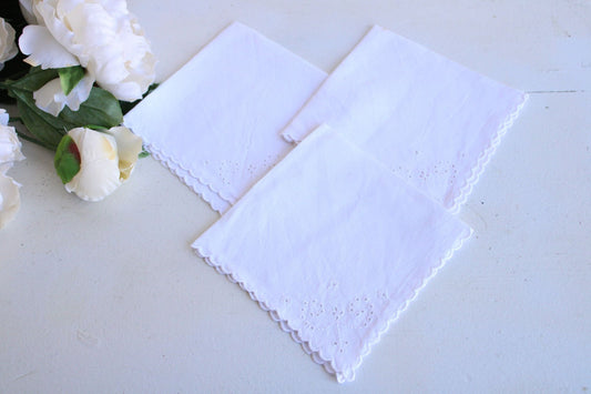 Vintage 1940s Set of Three White Linen Napkins Embroidered with Flowers