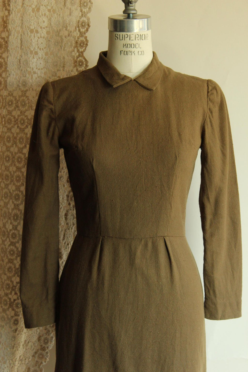 Vintage 1950s Khaki Green Barkcloth Wiggle Dress with Pointed Collar