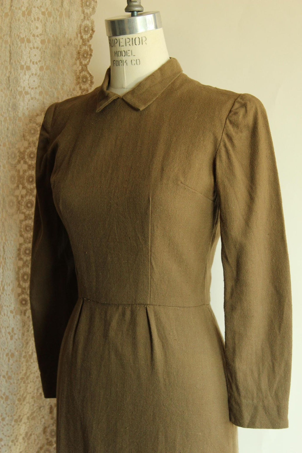 Vintage 1950s Khaki Green Barkcloth Wiggle Dress with Pointed Collar