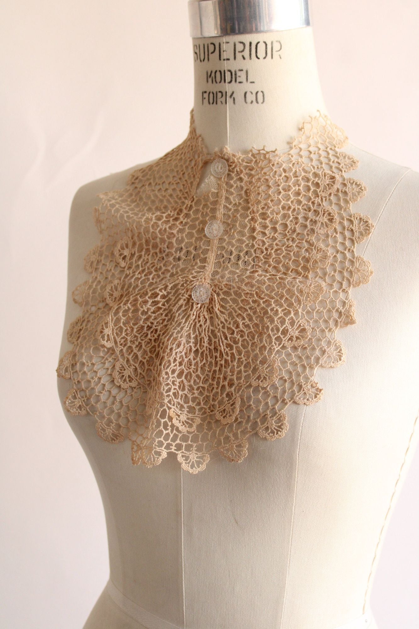 Vintage 1930s 1940s Lace Collar, Ivory or Beige Jabot with Buttons