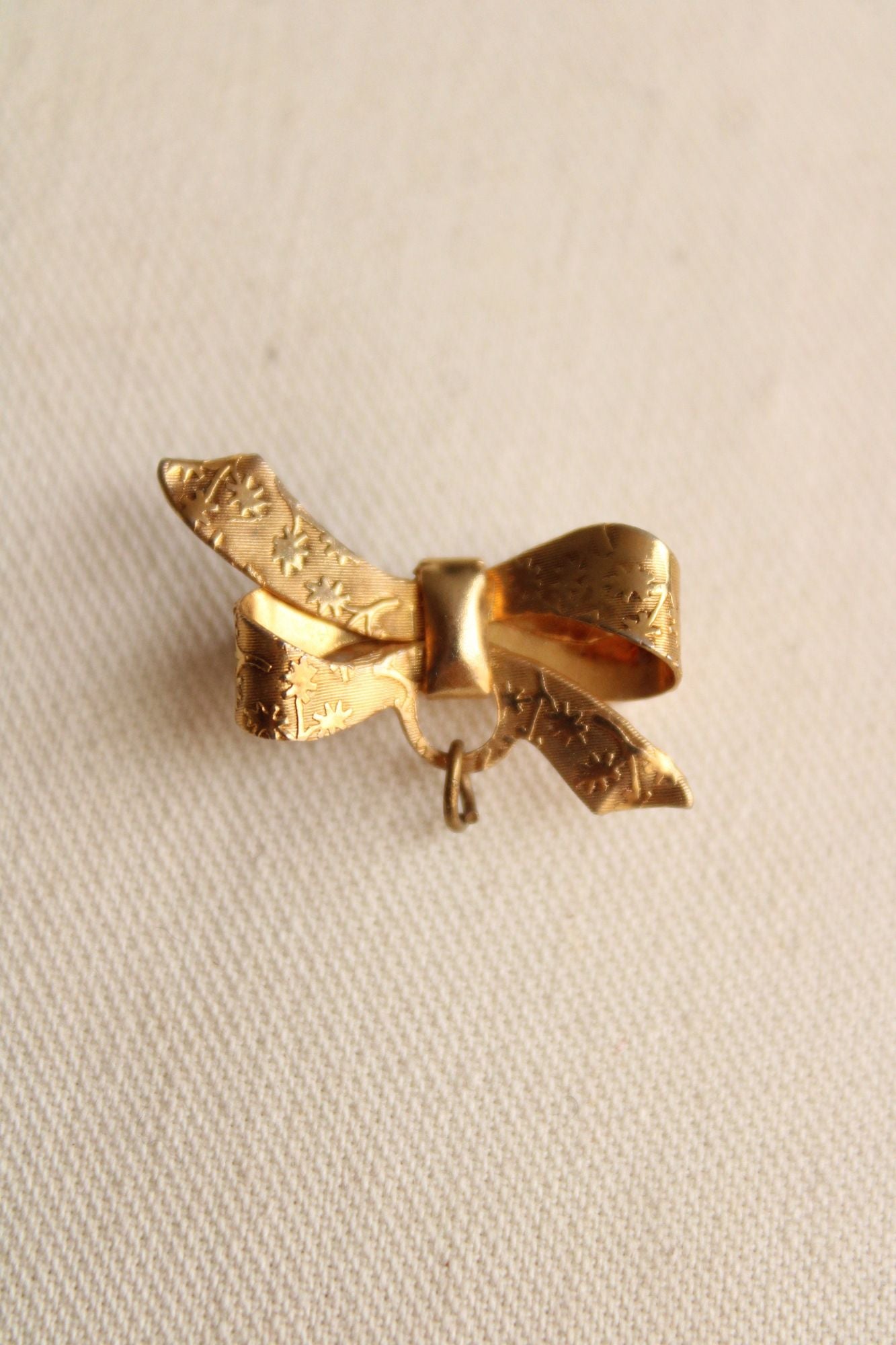 Vintage Gold Tone Bow Brooch
