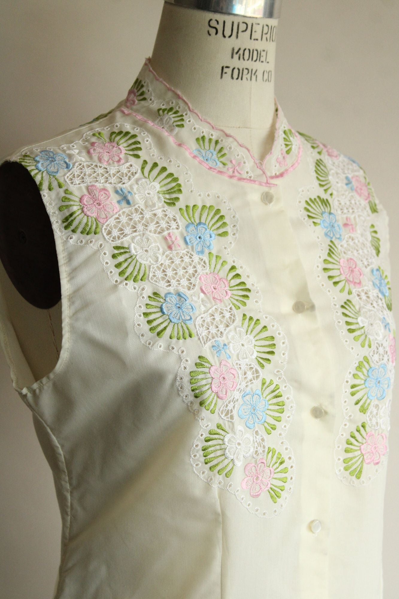 Vintage 1960s Ivory Cotton with Floral Embroidery Blouse