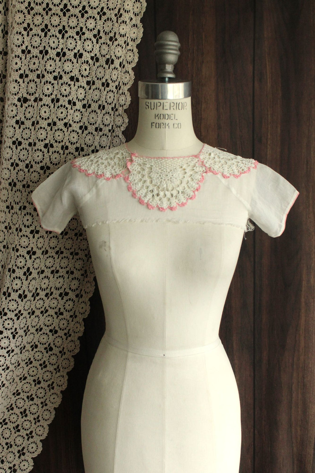 Vintage Edwardian White Crochet Lace Applique With Pink Trim