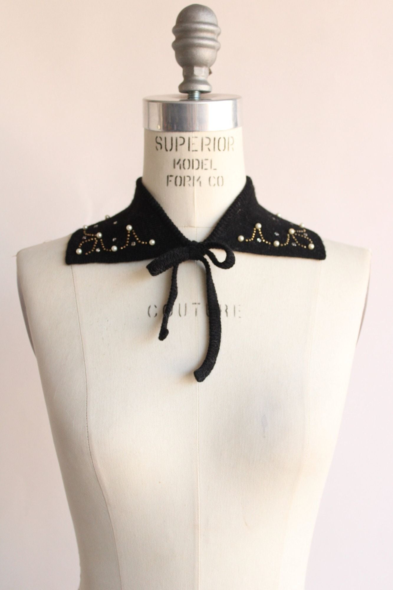 Vintage 1950s Black Knit Wool Removable Collar With Tie and Beading