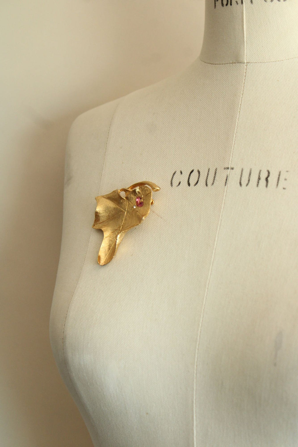 Vintage 1960s Gold Tone Leaf Brooch with Pink Rhinestones