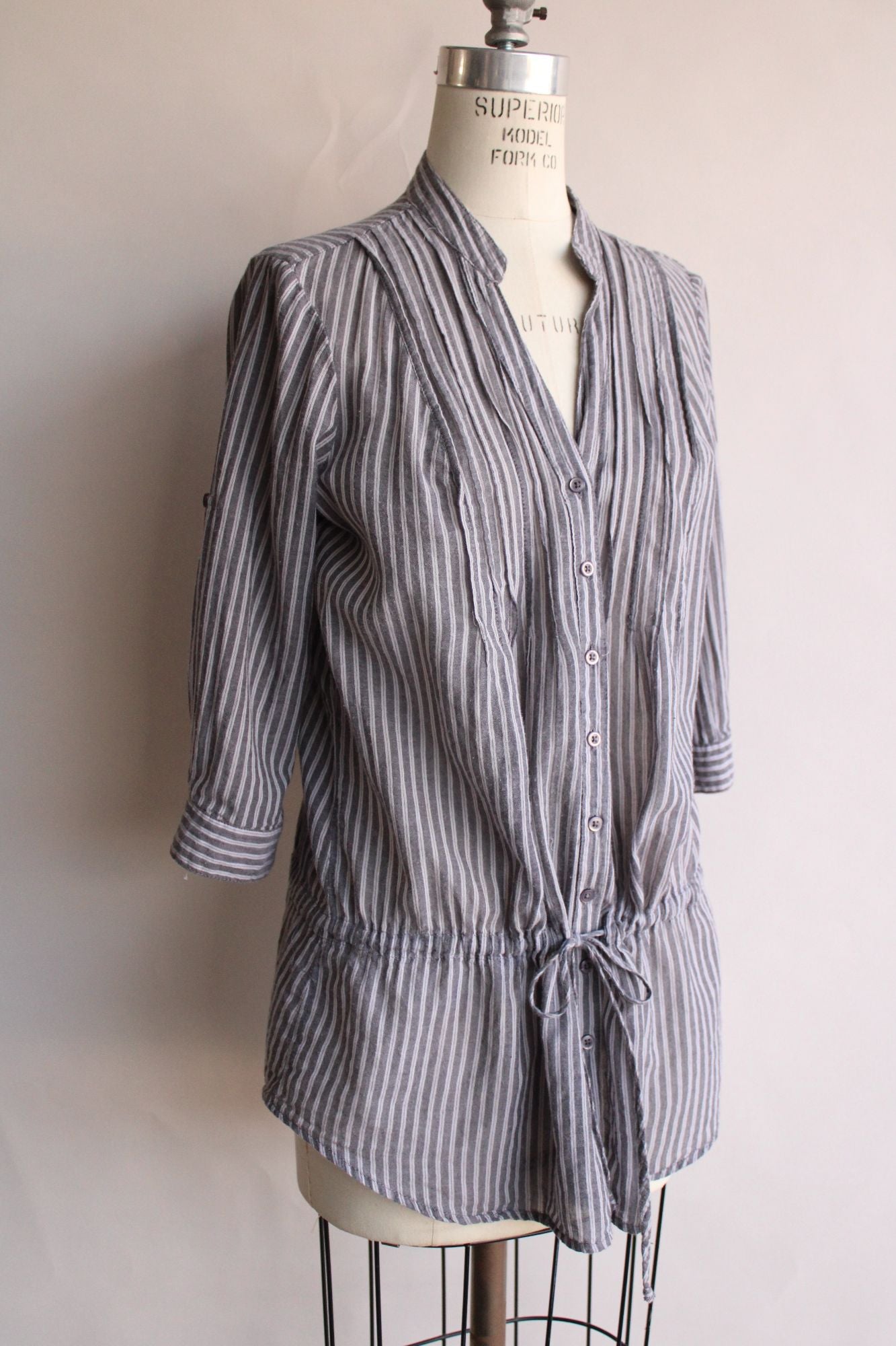 Mossimo Ladies Blouse, Size Large, Gray Pinstripe, Cuffed Sleeve, Cotton