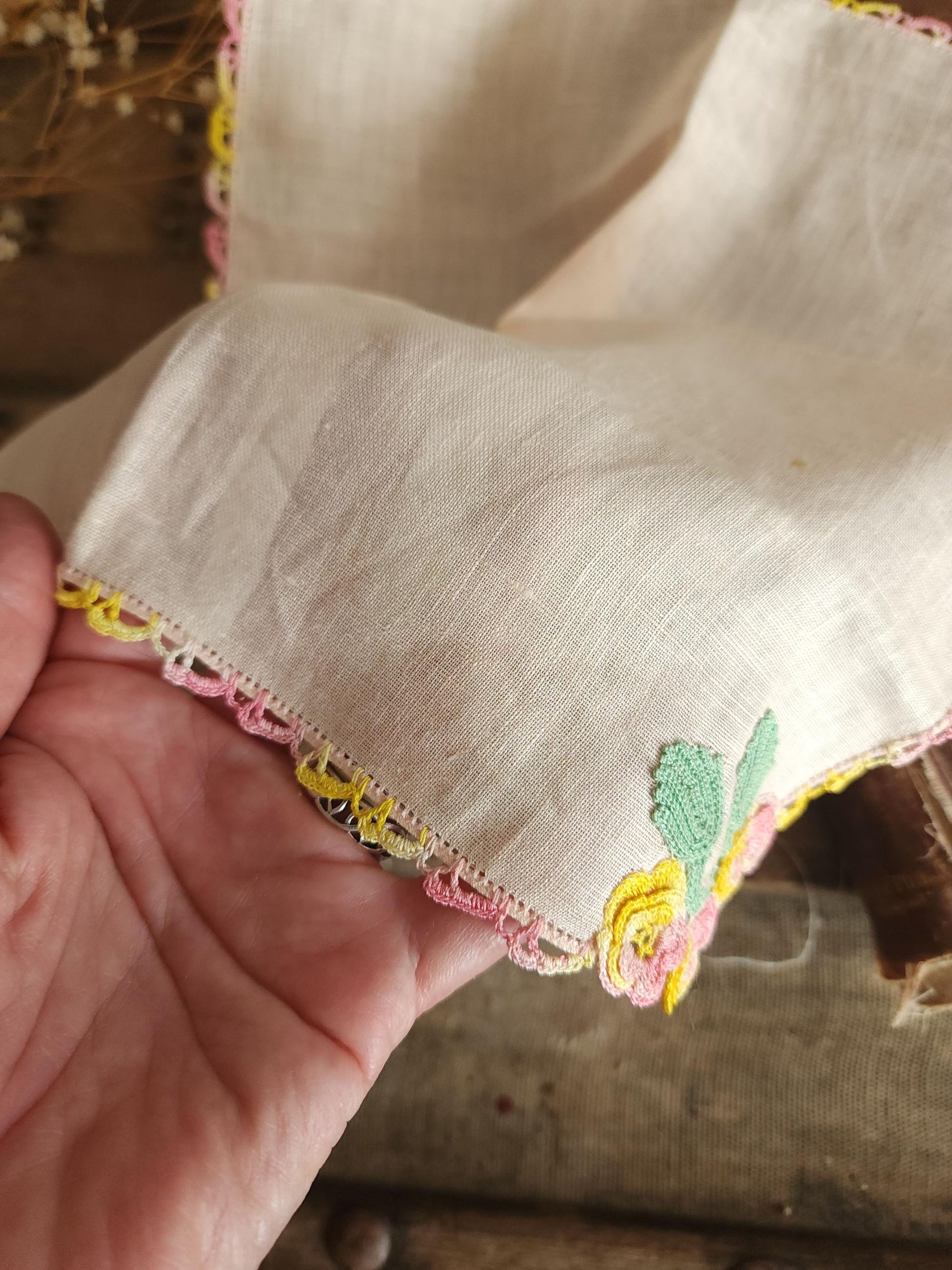Vintage 1950s NWT Pink Linen Handkerchief with Crochet Yellow Pansy Flowers
