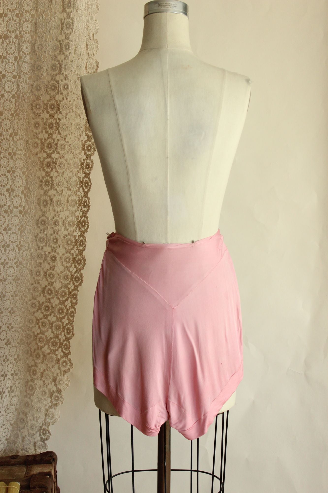 Vintage 1940s Pink Highwaisted Tap Pant