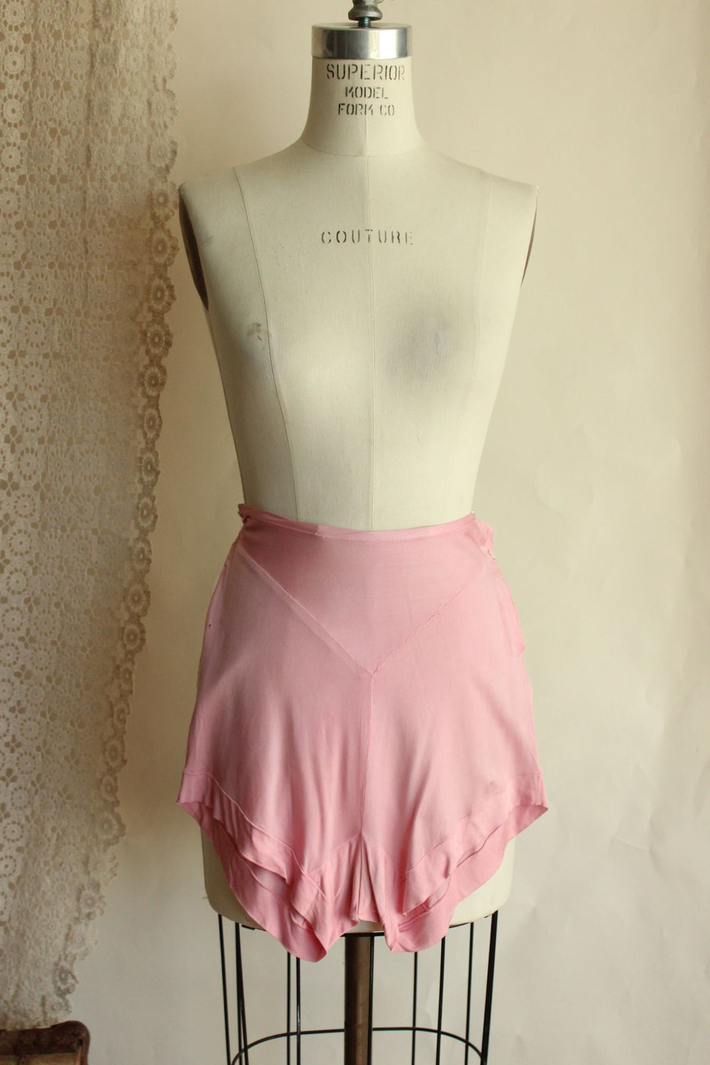 Vintage 1940s Pink Highwaisted Tap Pant