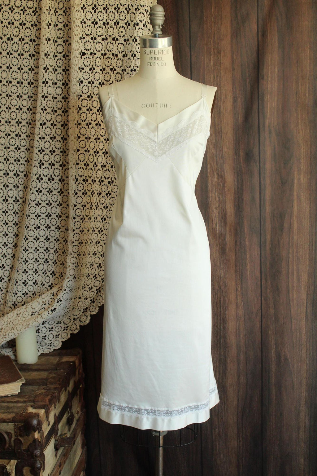 Vintage 1950s 1960s Volup Full Slip with Lace Trim