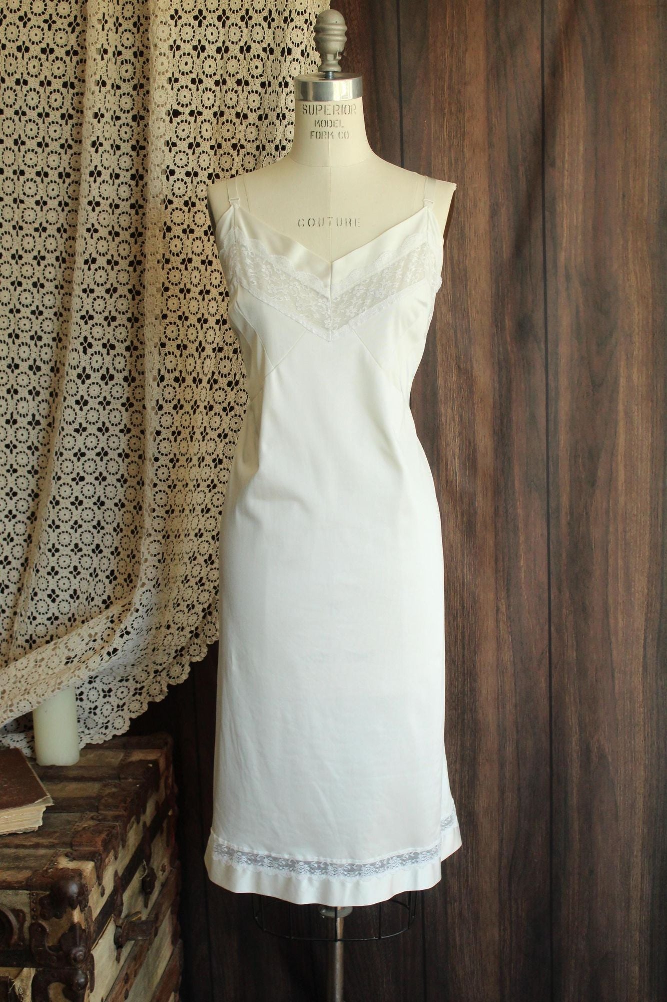 Vintage 1950s 1960s Volup Full Slip with Lace Trim