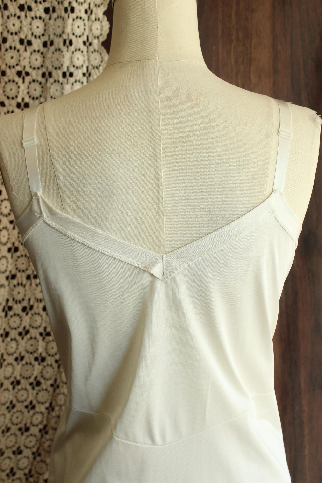 Vintage 1950s 1960s Volup Full Slip with Lace Trim