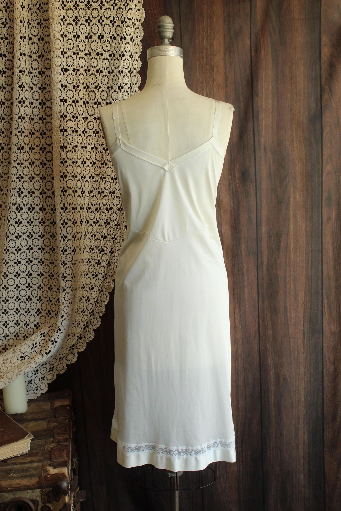 Vintage 1950s 1960s Volup Full Slip with Lace Trim