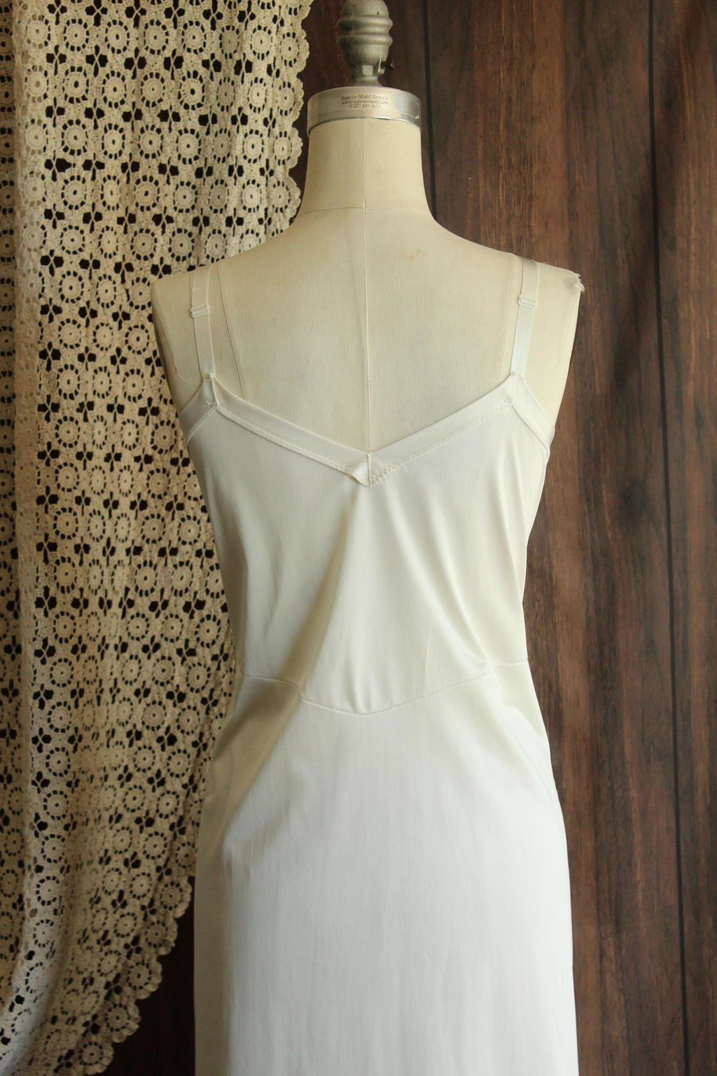 Vintage 1950s 1960s Volup Full Slip with Lace Trim