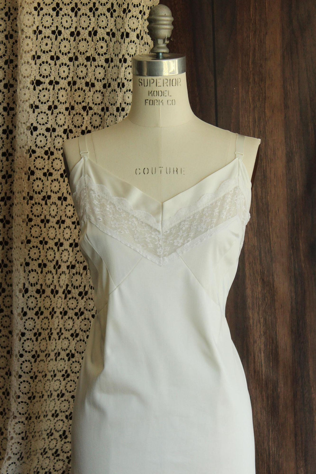 Vintage 1950s 1960s Volup Full Slip with Lace Trim