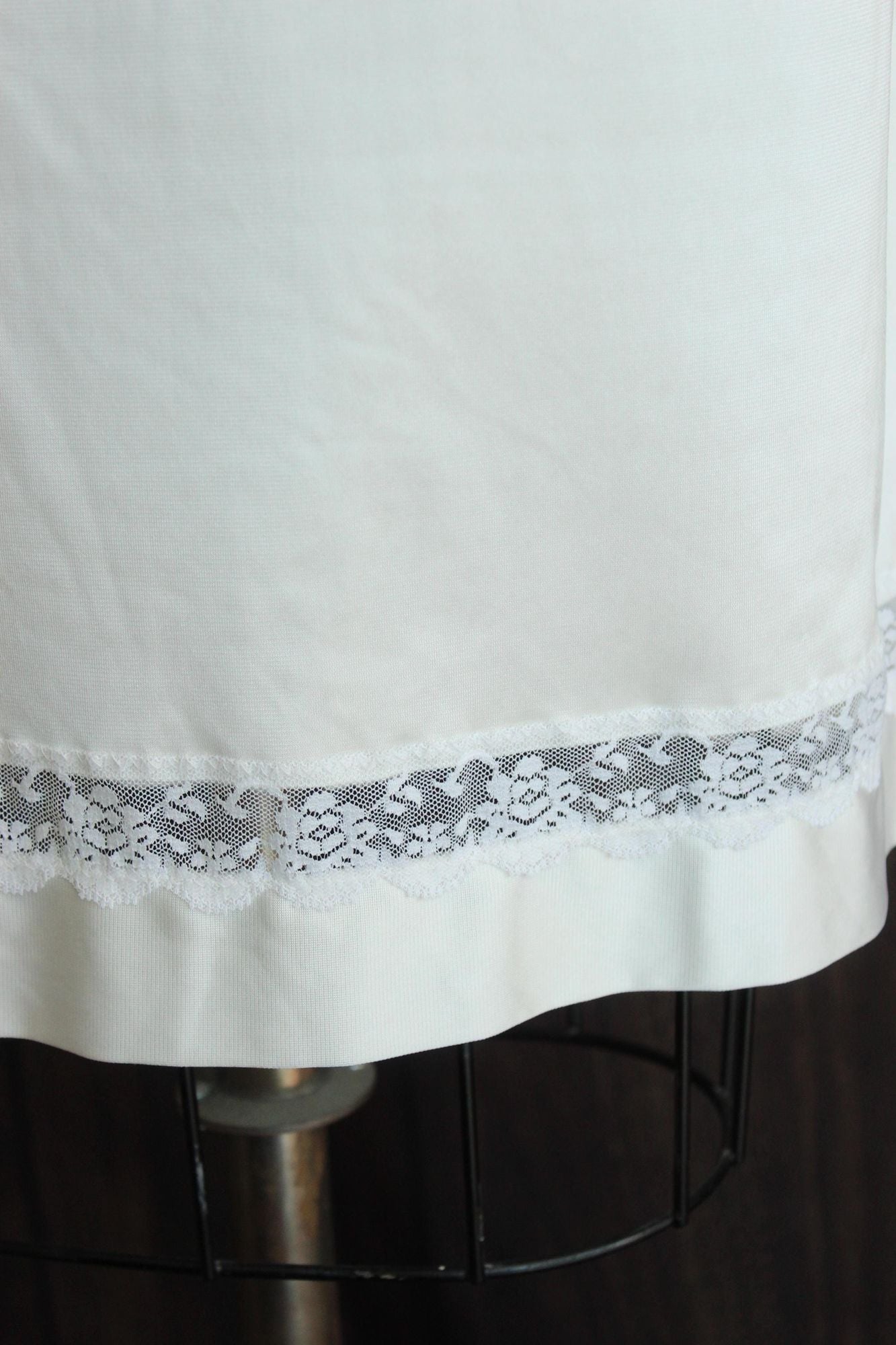 Vintage 1950s 1960s Volup Full Slip with Lace Trim