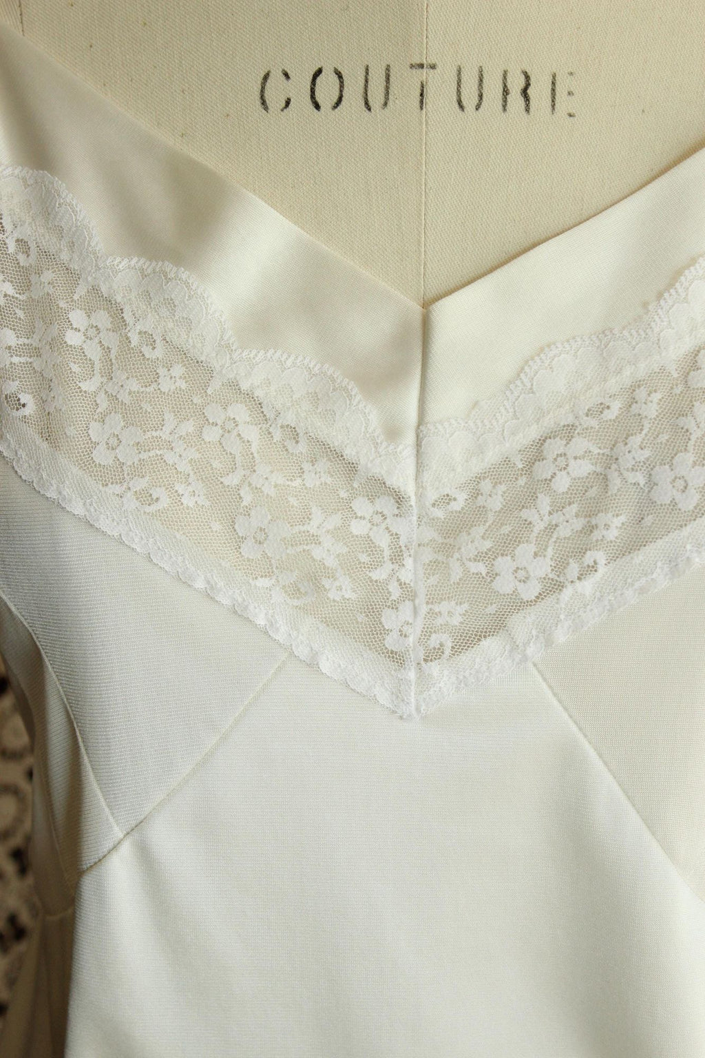 Vintage 1950s 1960s Volup Full Slip with Lace Trim