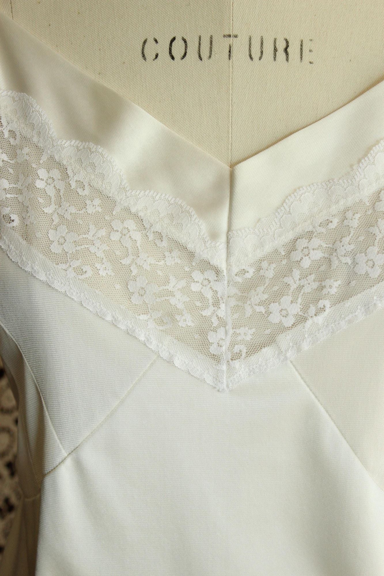 Vintage 1950s 1960s Volup Full Slip with Lace Trim