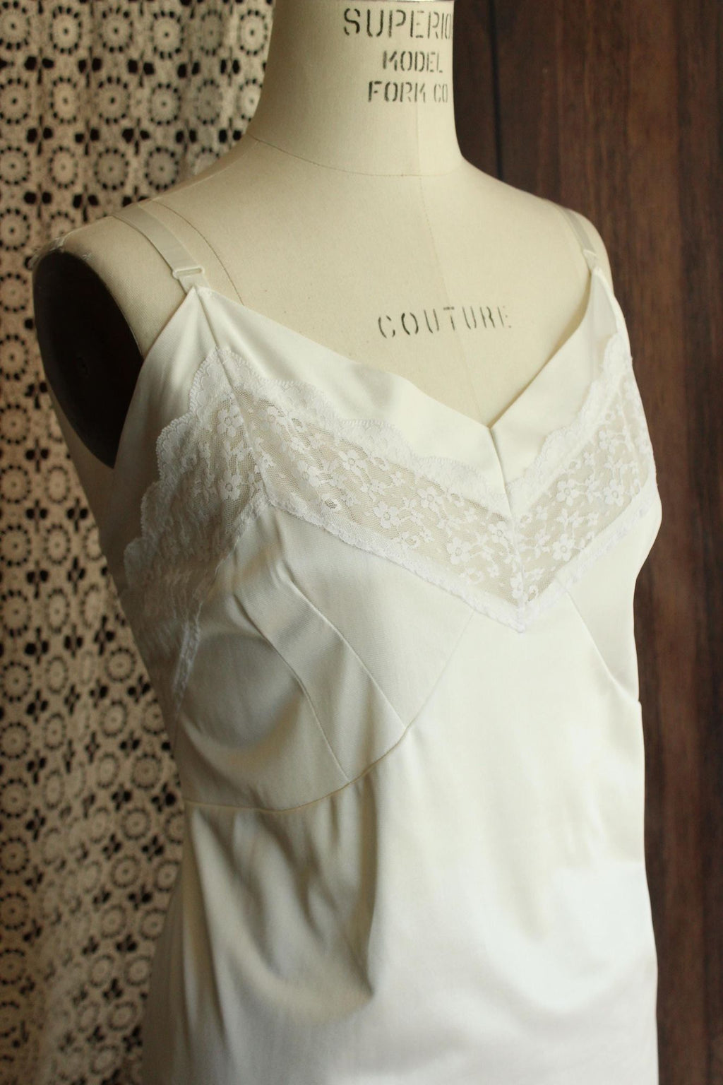 Vintage 1950s 1960s Volup Full Slip with Lace Trim